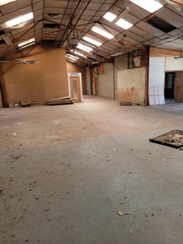 Entrepôt - 1 049 m²