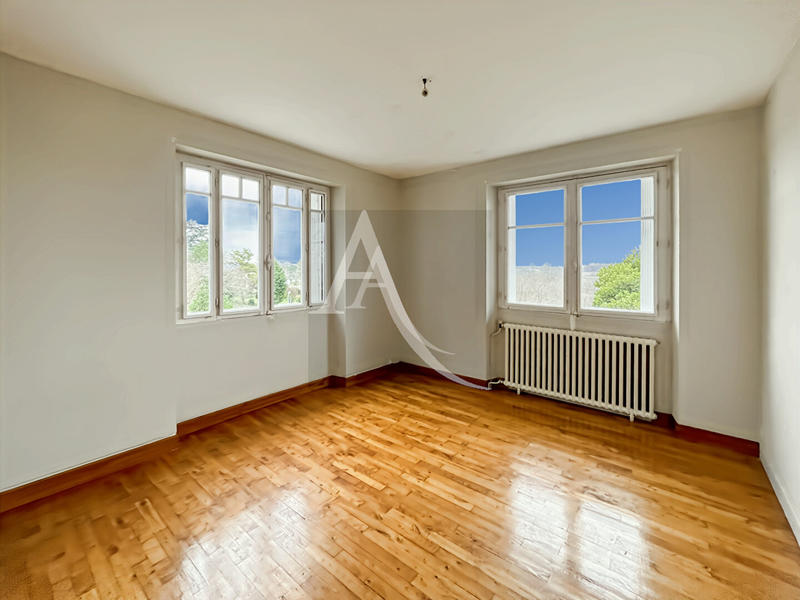 Maison - 200 m² - 9 pièces