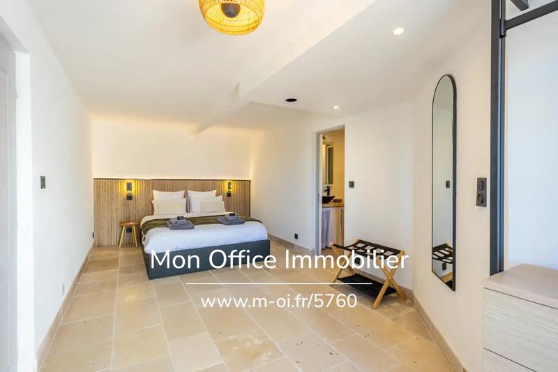 Maison - 230 m² - 8 pièces