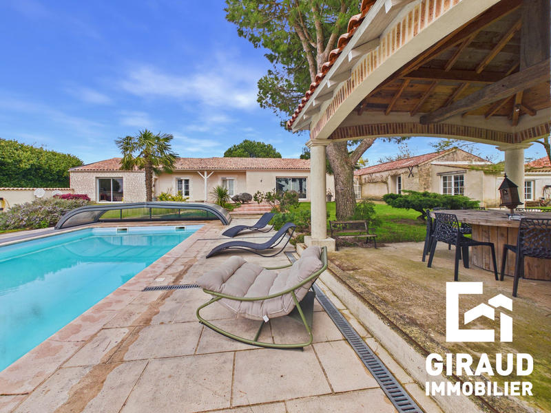 Maison - 162 m² - 8 pièces