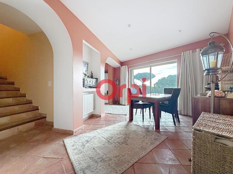 Maison - 305 m² - 5 pièces