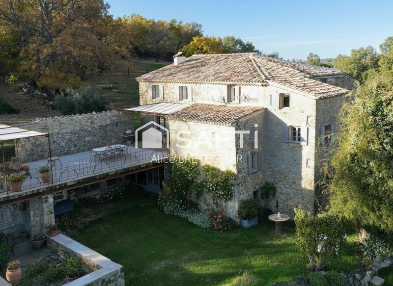 Maison - 280 m² - 10 pièces