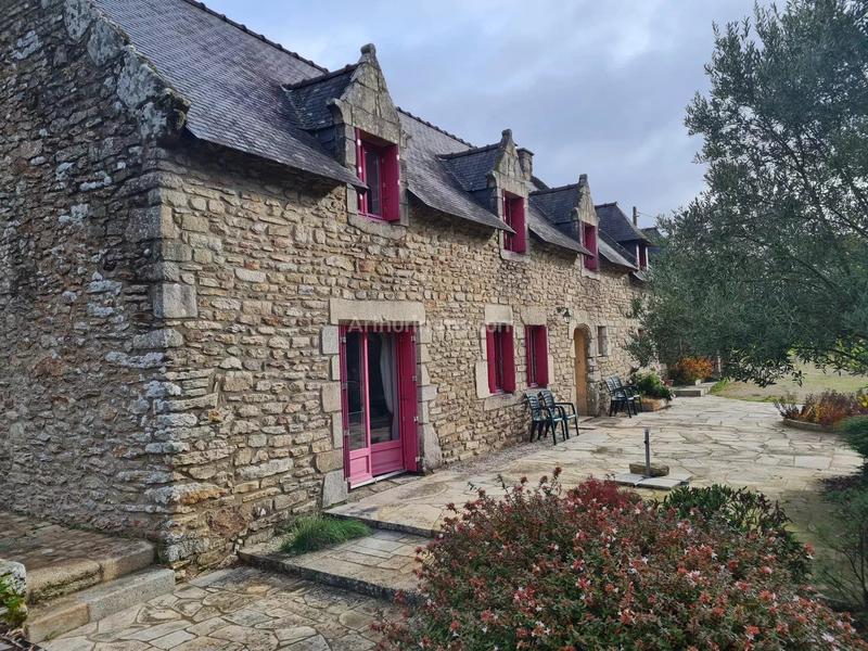 Maison - 180 m² - 7 pièces