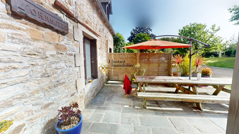 Demeure - 240 m² - 11 pièces