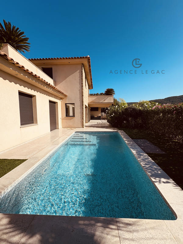 Villa - 180 m² - 5 pièces