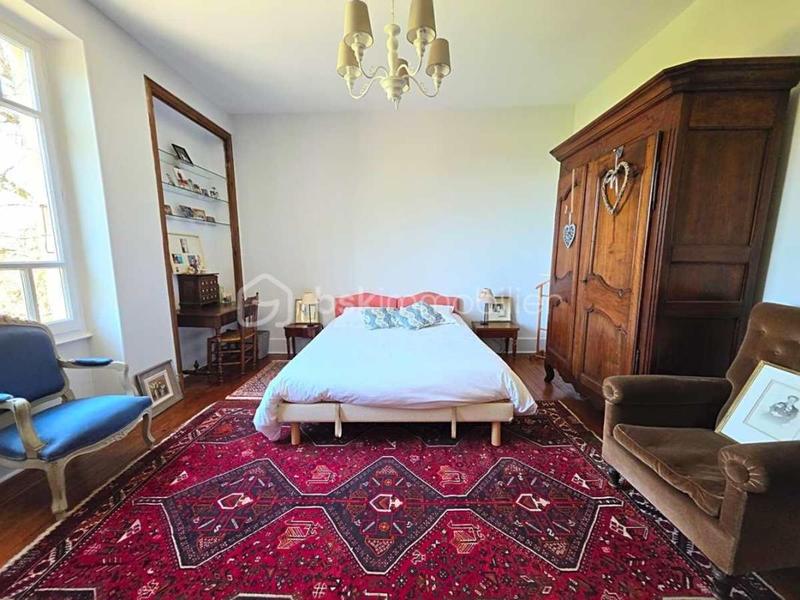 Maison - 387 m² - 10 pièces