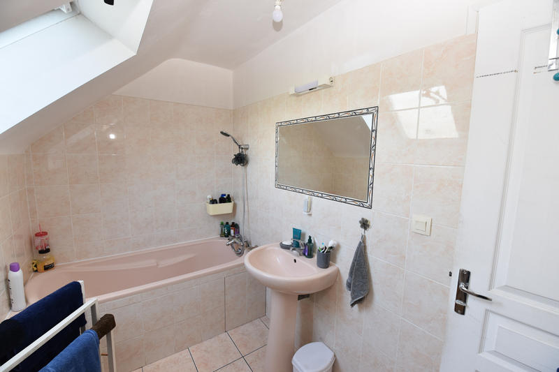 Maison - 190 m² - 8 pièces