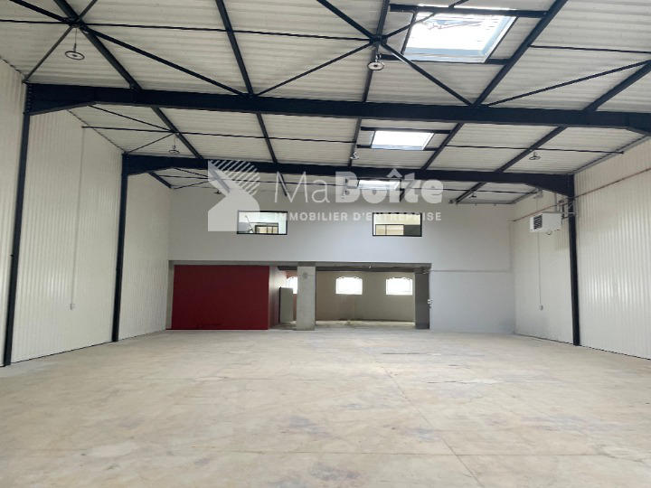 Local d'activité / Entrepôt - 860 m² - 10 pièces
