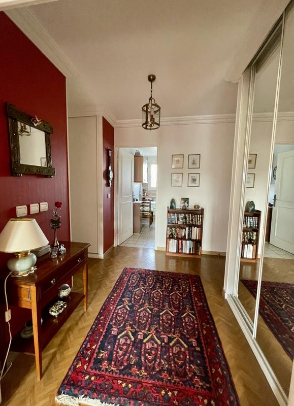 Appartement - 100 m² - 5 pièces