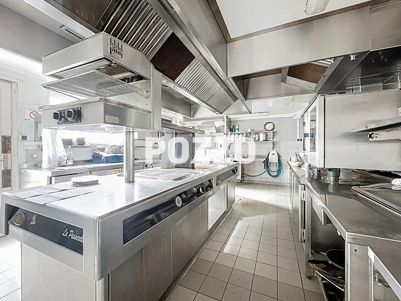 Maison - 265 m² - 8 pièces