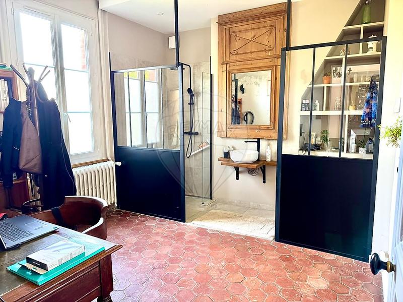 Maison - 177 m² - 9 pièces