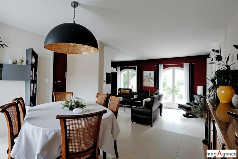 Maison - 181 m² - 10 pièces