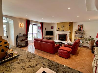 Maison traditionnelle - 248 m² - 10 pièces