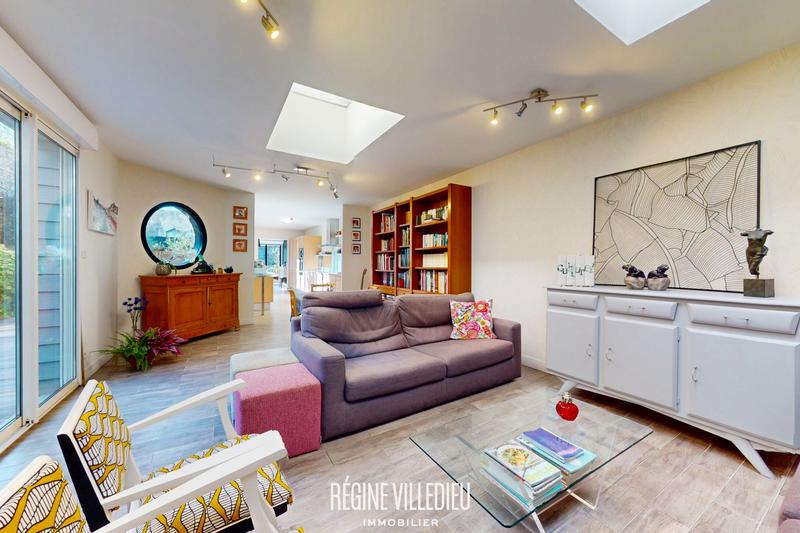 Maison - 211 m² - 10 pièces