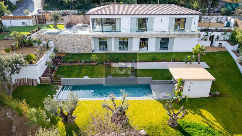 Villa - 268 m² - 6 pièces