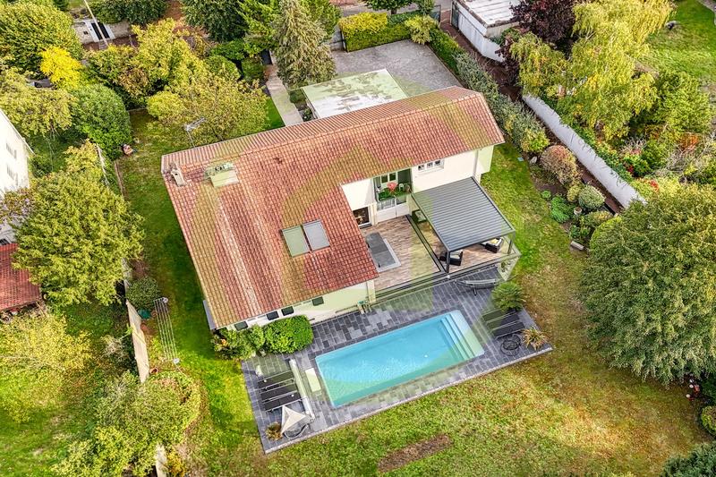 Maison - 233 m² - 9 pièces