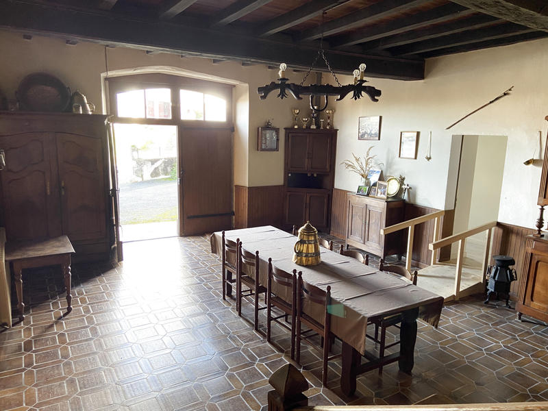 Maison - 212 m² - 7 pièces