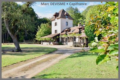 Propriété - 510 m² - 20 pièces