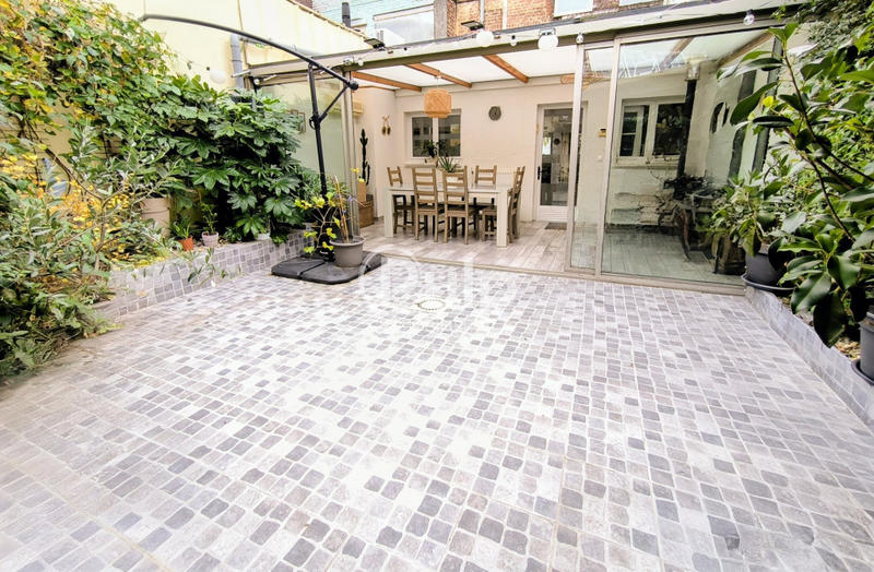 Maison - 210 m² - 6 pièces