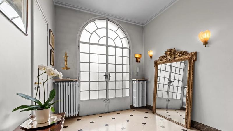 Maison - 330 m² - 9 pièces