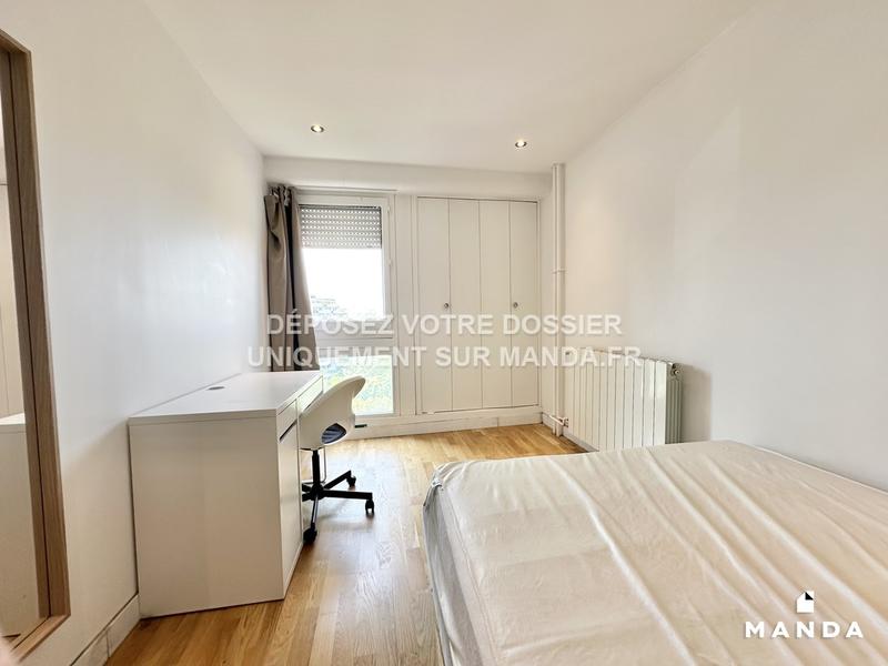 Chambre - 11 m² - 5 pièces