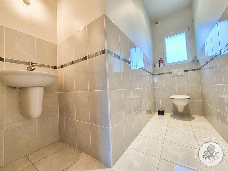 Maison - 235 m² - 6 pièces