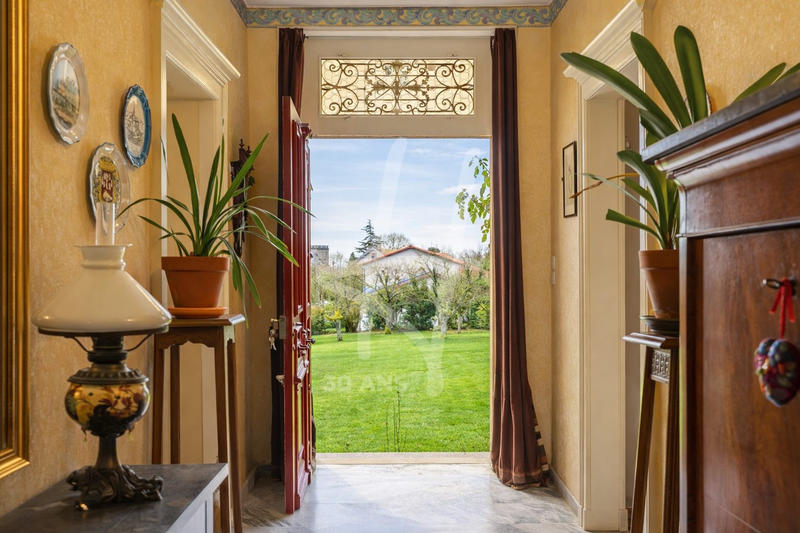 Maison - 226 m² - 7 pièces