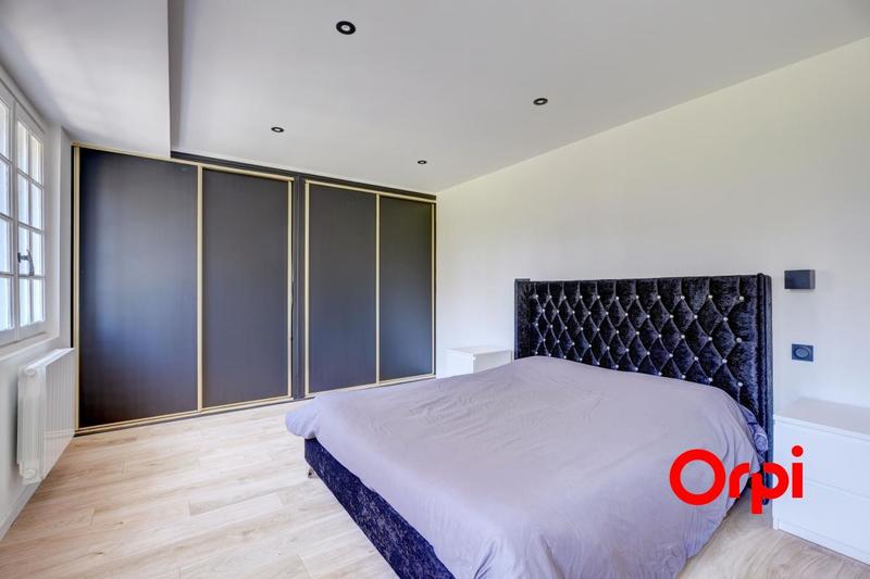 Maison - 242 m² - 8 pièces