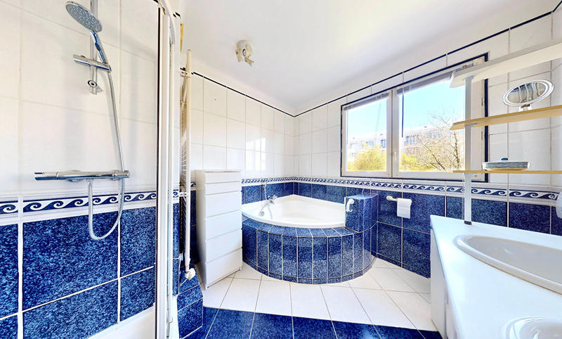 Maison - 202 m² - 8 pièces