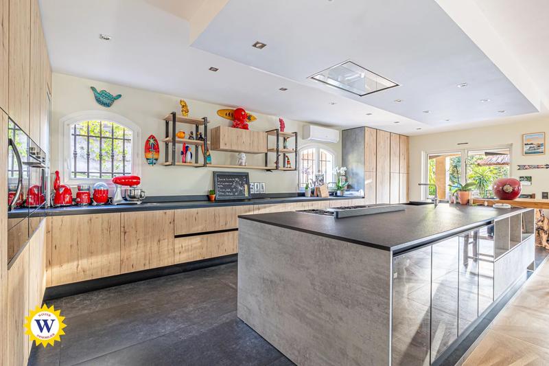 Villa - 350 m² - 8 pièces