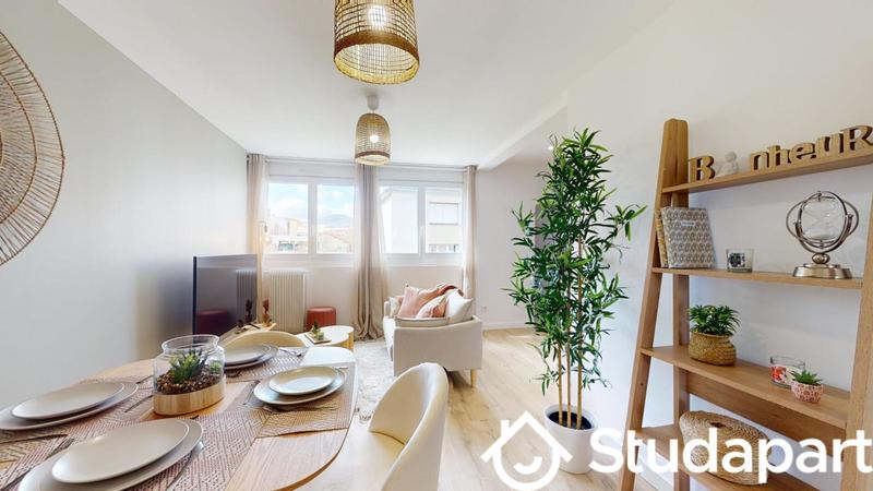 Chambre - 10 m² - 1 pièce