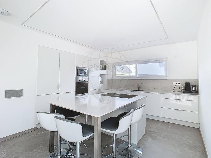 Maison - 180 m² - 7 pièces