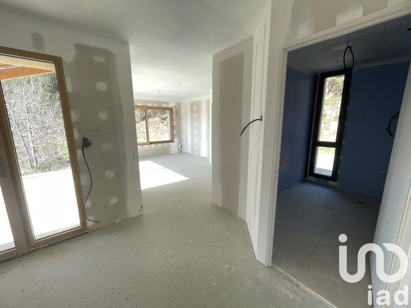 Maison - 220 m² - 5 pièces