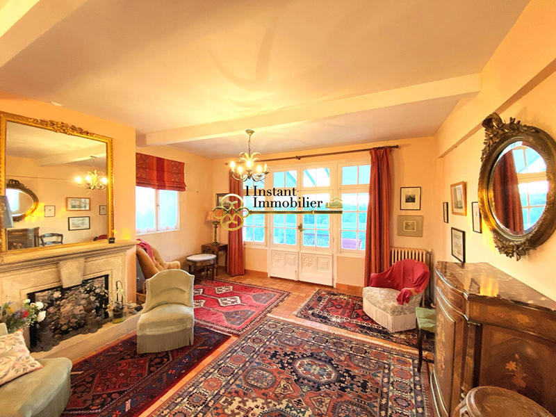 Maison - 201 m² - 7 pièces