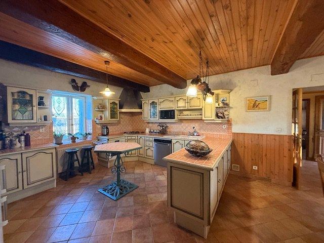 Corps de ferme - 342 m² - 10 pièces