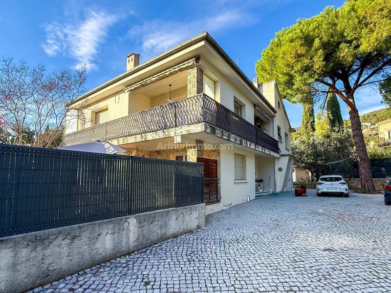 Appartement - 166 m² - 6 pièces