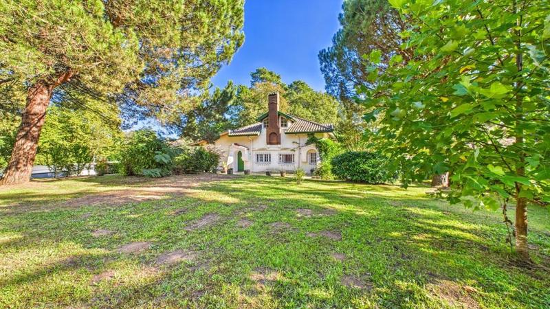 Propriété - 500 m² - 22 pièces