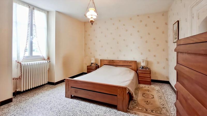 Maison - 223 m² - 9 pièces