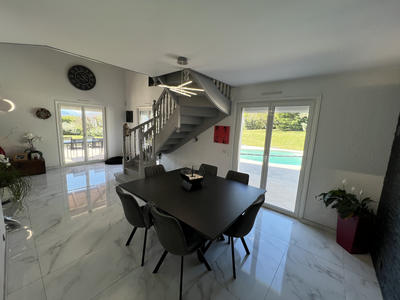 Maison - 177 m² - 6 pièces