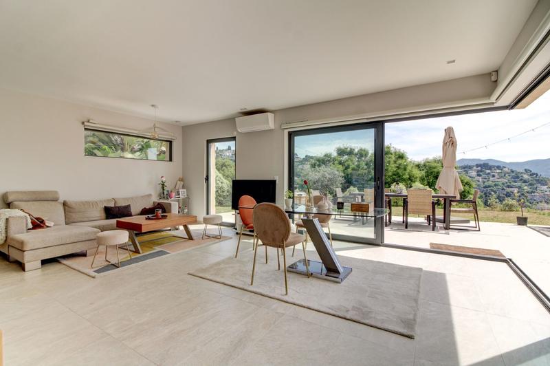 Maison - 180 m² - 5 pièces