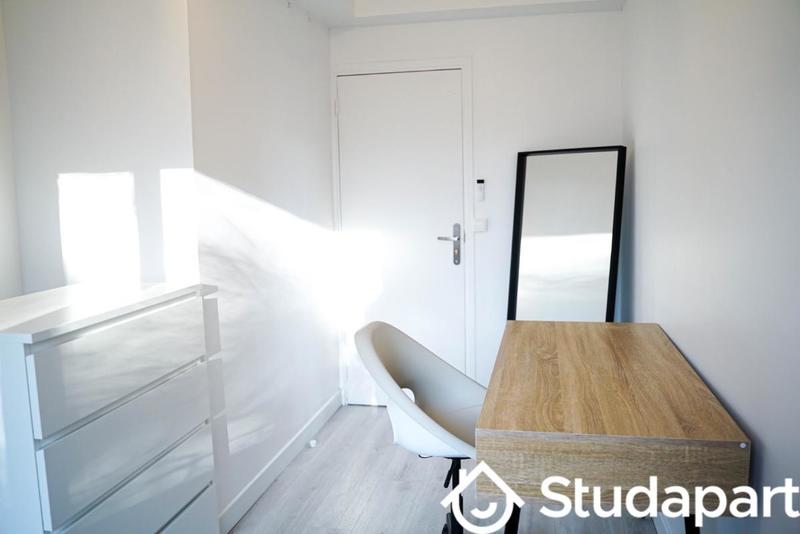 Chambre - 11 m² - 1 pièce