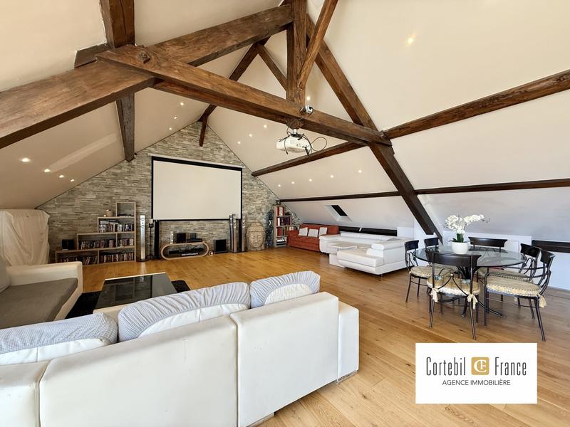 Maison - 512 m² - 11 pièces