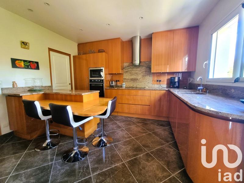 Maison - 202 m² - 9 pièces