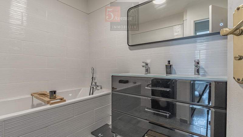 Appartement - 110 m² - 6 pièces