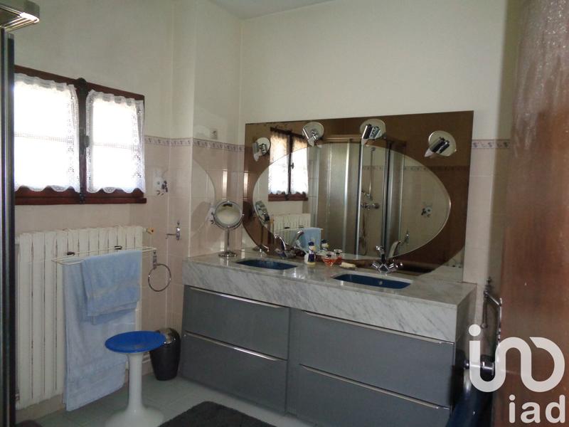 Maison - 200 m² - 8 pièces