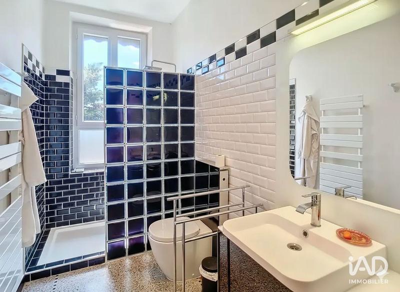 Maison - 224 m² - 8 pièces