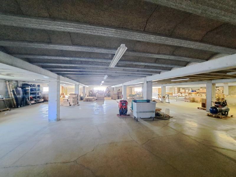 Local d'activité / Entrepôt - 2 161 m² - 3 pièces