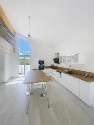 Maison - 216 m² - 8 pièces