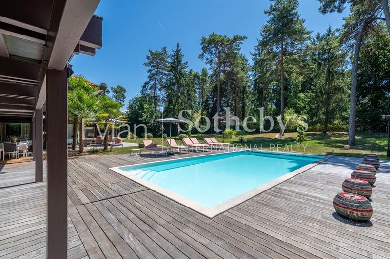 Maison - 448 m² - 9 pièces