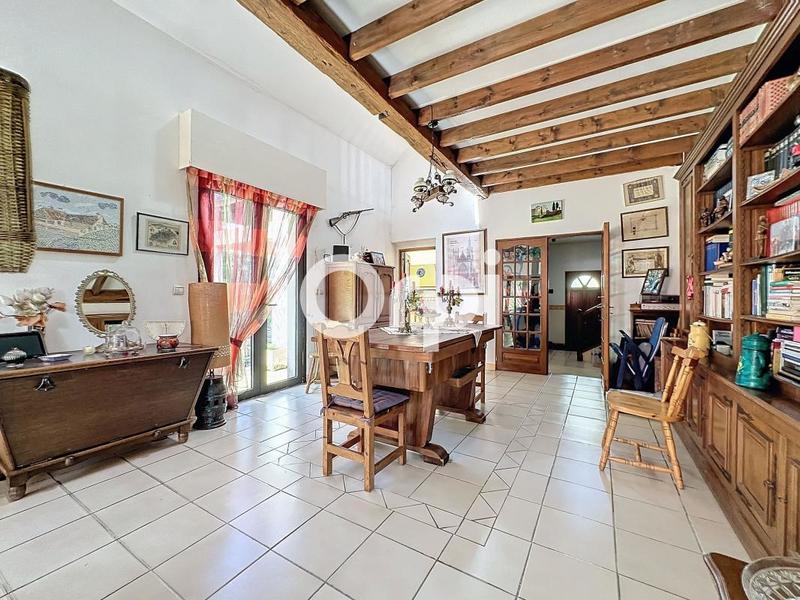 Maison - 220 m² - 6 pièces